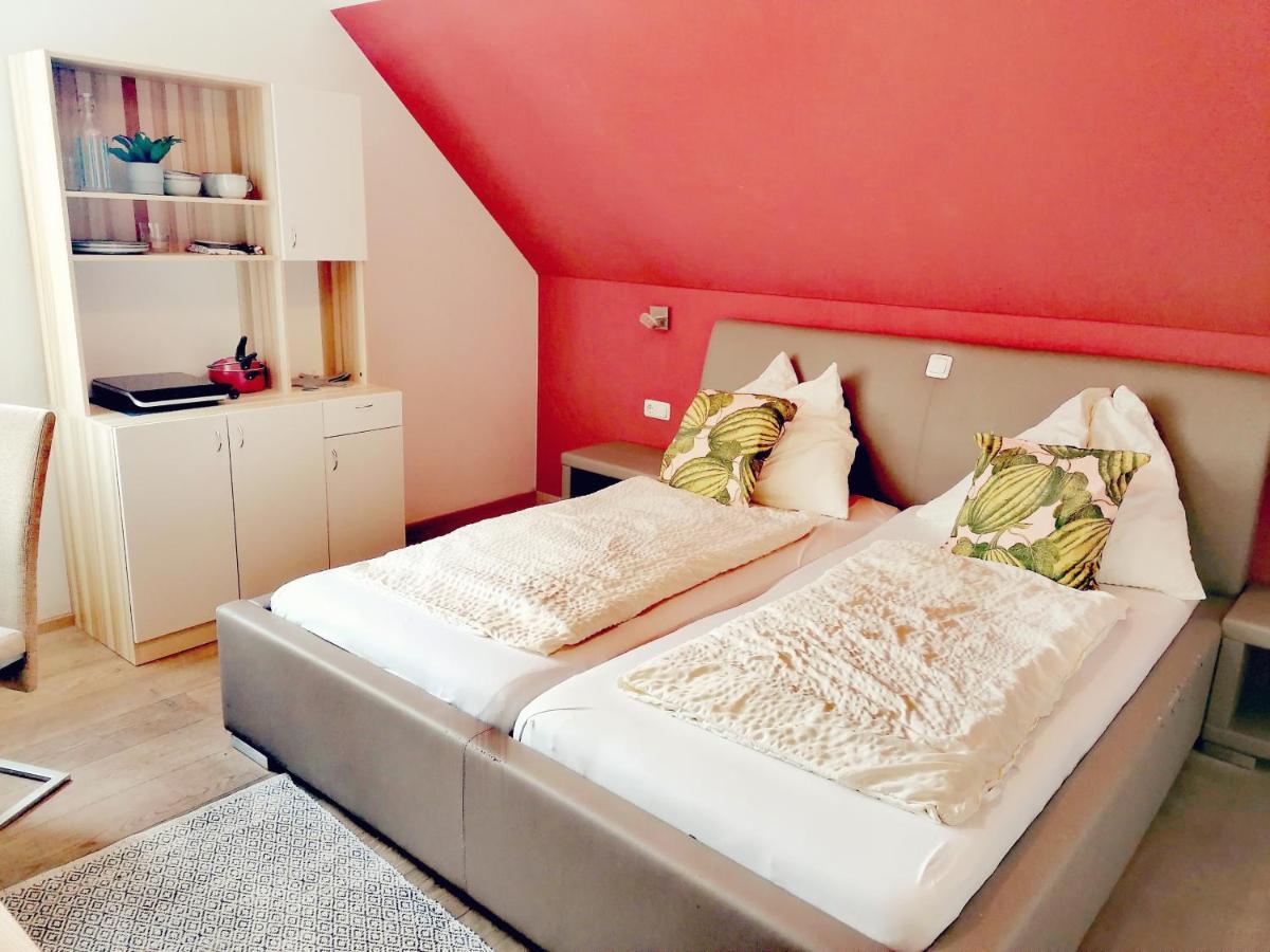 Taferne In Koestendorf - Ferienwohnung Monteurzimmer Neumarkt am Wallersee Eksteriør bilde