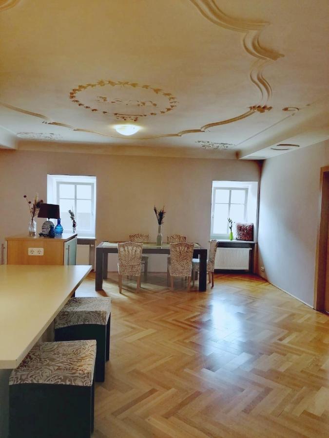 Taferne In Koestendorf - Ferienwohnung Monteurzimmer Neumarkt am Wallersee Eksteriør bilde