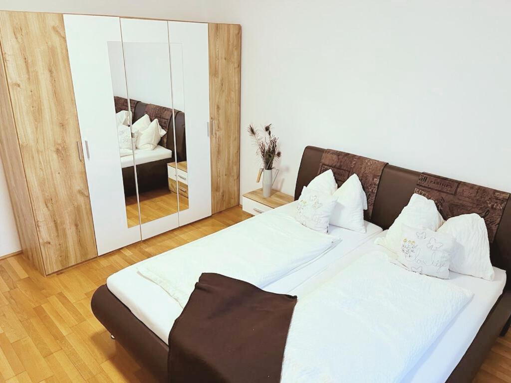 Taferne In Koestendorf - Ferienwohnung Monteurzimmer Neumarkt am Wallersee Eksteriør bilde