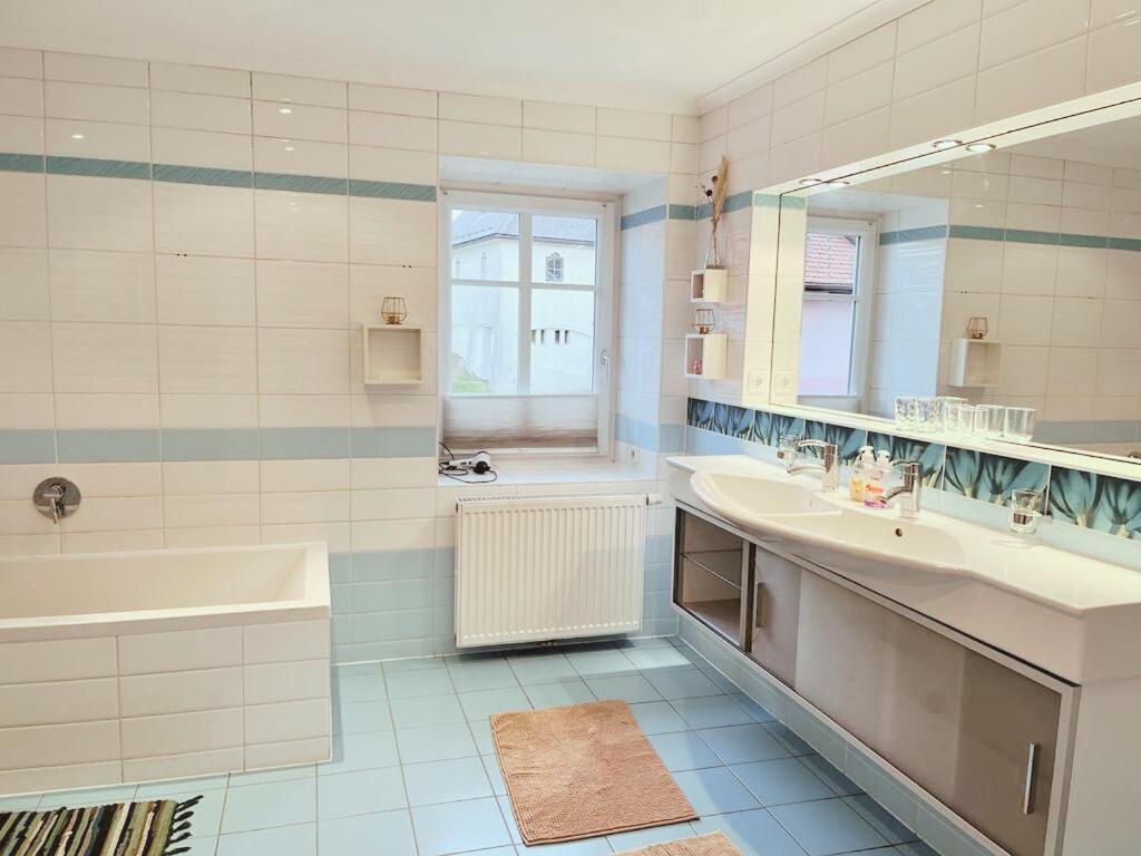 Taferne In Koestendorf - Ferienwohnung Monteurzimmer Neumarkt am Wallersee Eksteriør bilde